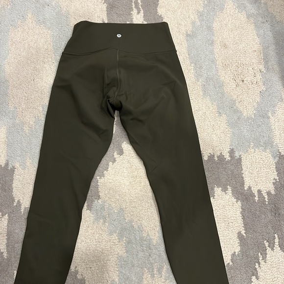 Lululemon Wunder Under high rise right size 8 - Picture 2 of 3